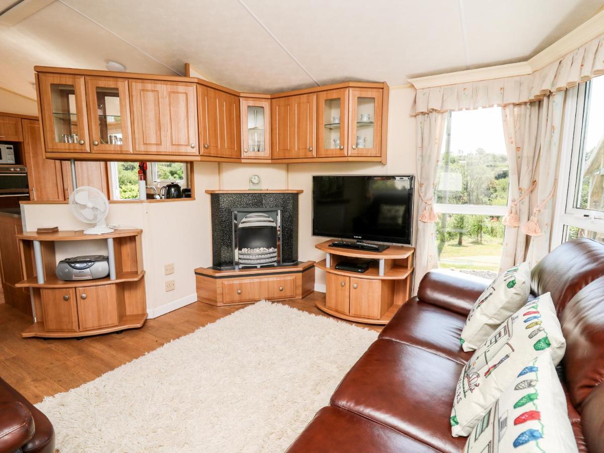 The Lodge Llanelli Esterno foto