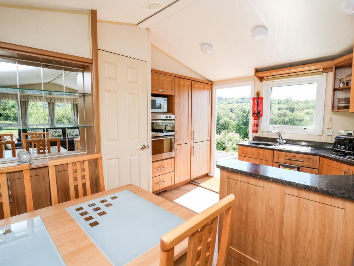 The Lodge Llanelli Esterno foto
