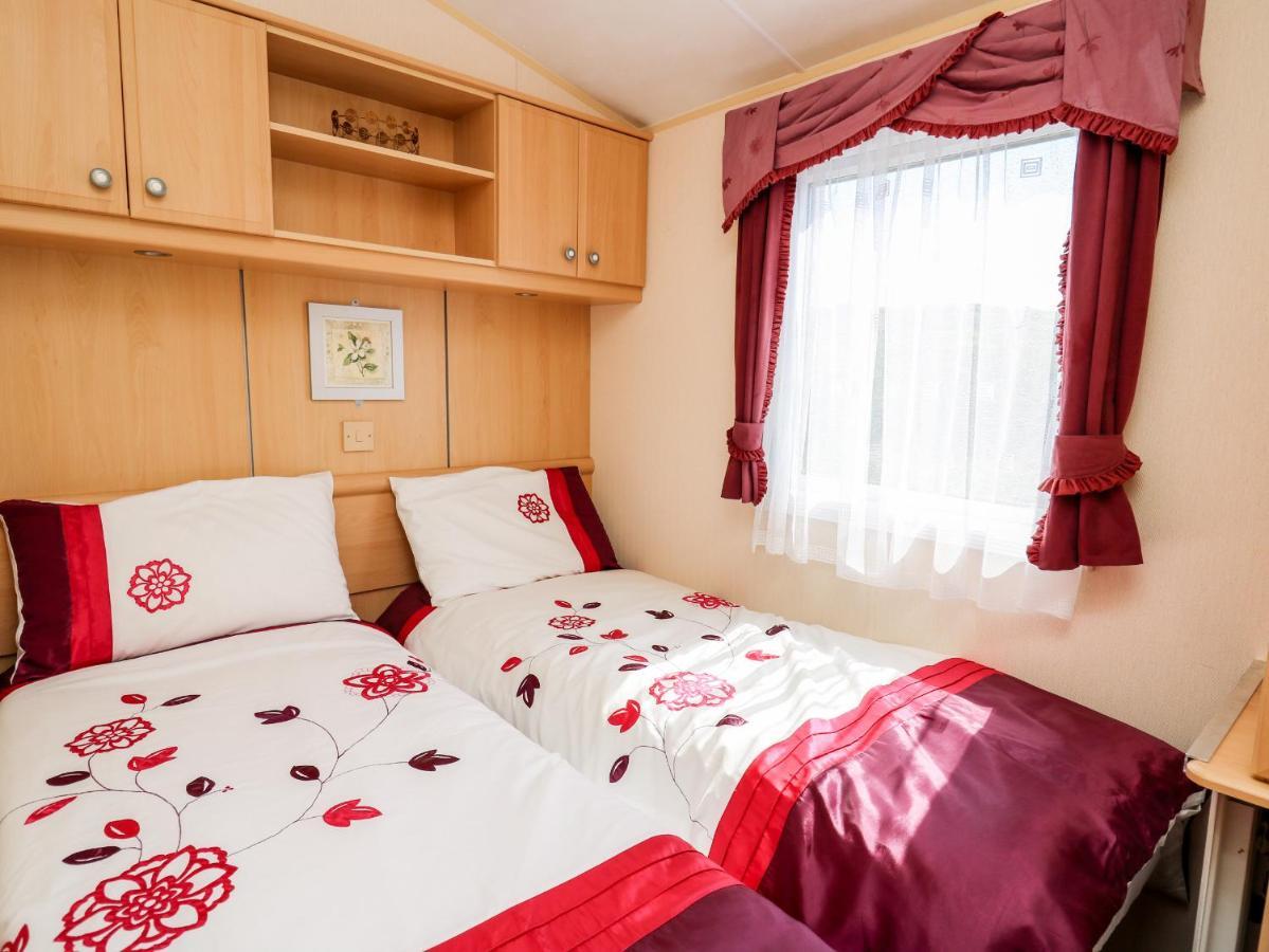 The Lodge Llanelli Esterno foto