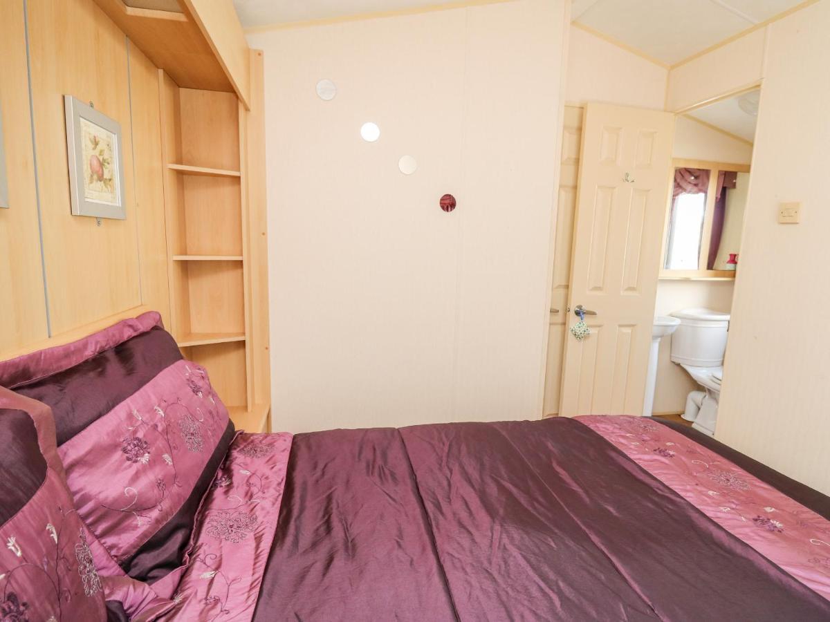 The Lodge Llanelli Esterno foto