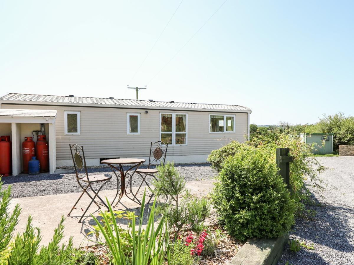 The Lodge Llanelli Esterno foto
