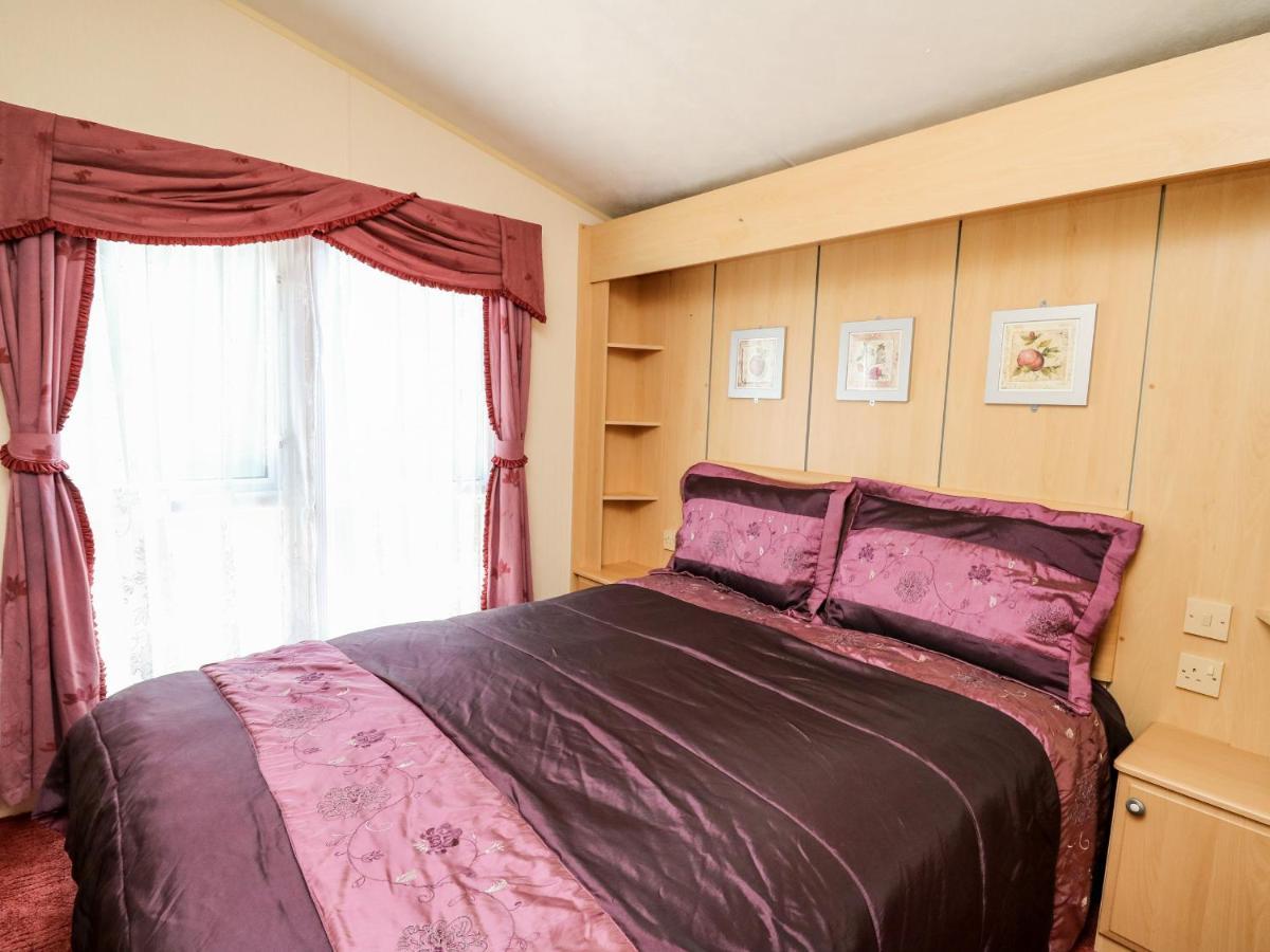 The Lodge Llanelli Esterno foto