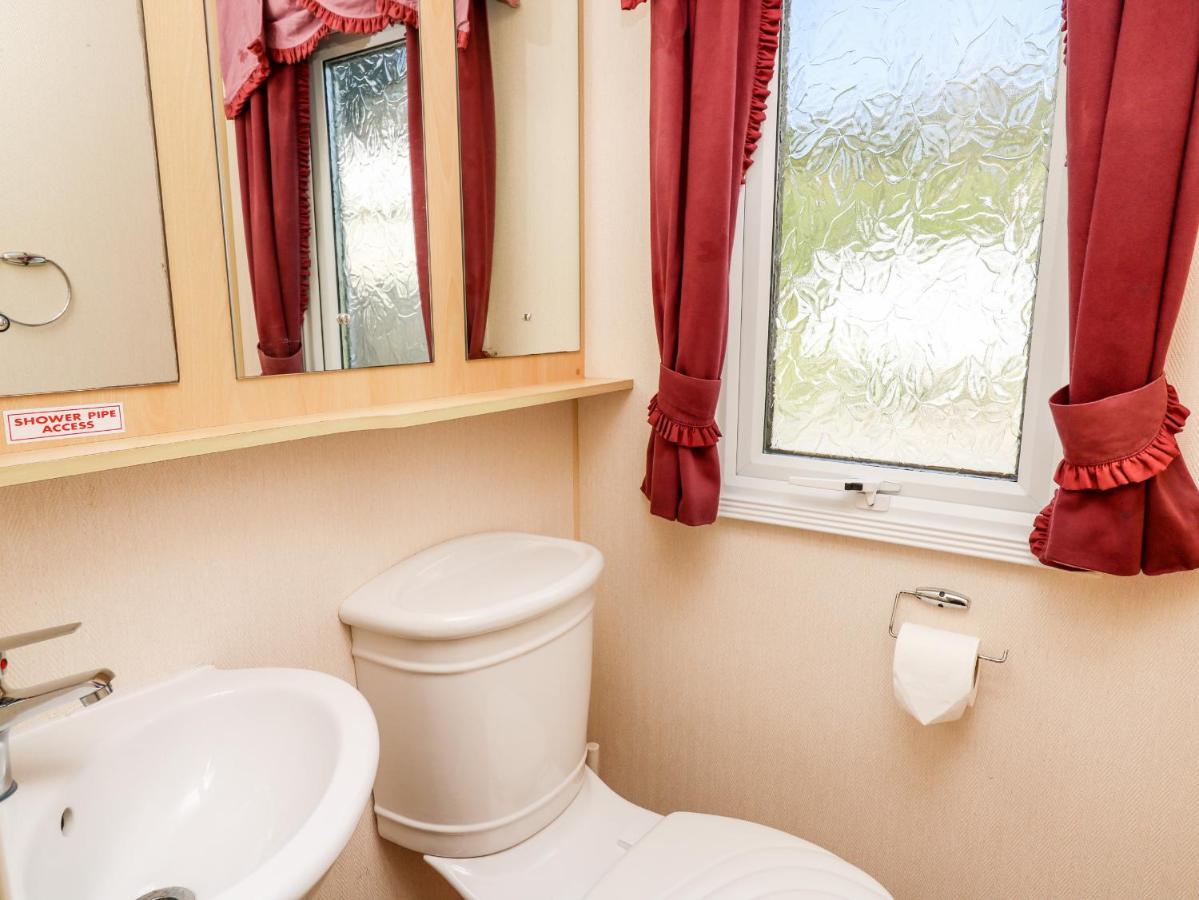 The Lodge Llanelli Esterno foto