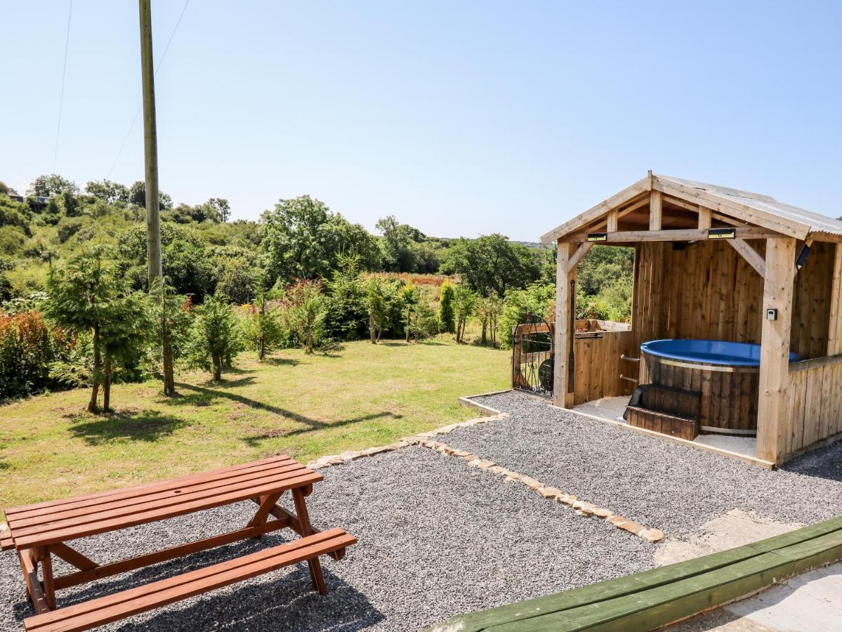 The Lodge Llanelli Esterno foto